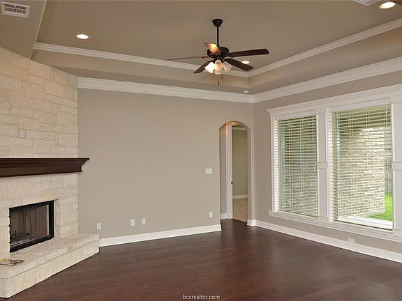 5th image of 4073 Crestmont Dr