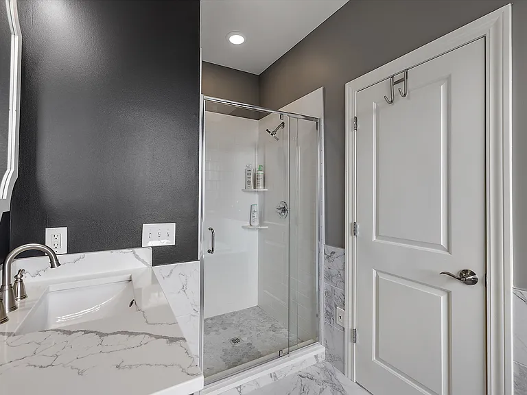 527 Lewis St — Photo 35