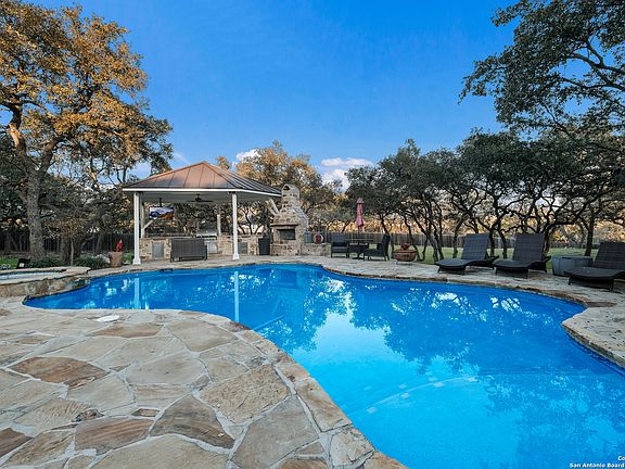 3rd image of 908 PINON BLVD