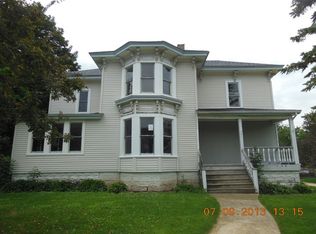 321 N Sycamore St, Hinckley, IL 60520