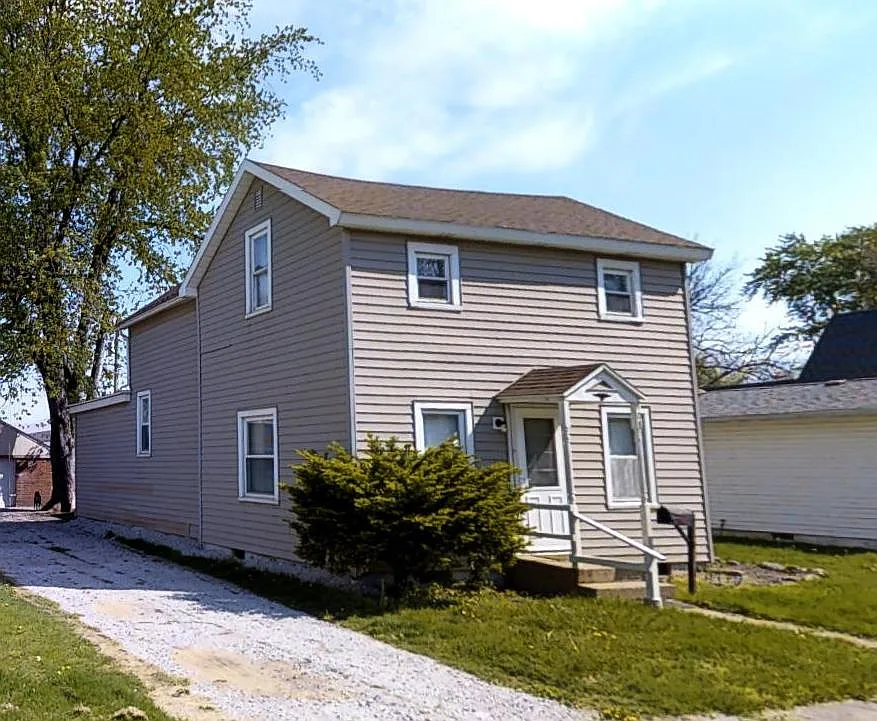 108 E Elm St photo 1