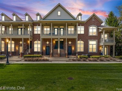 160 Sandy Ln, Walled Lake, MI, 48390