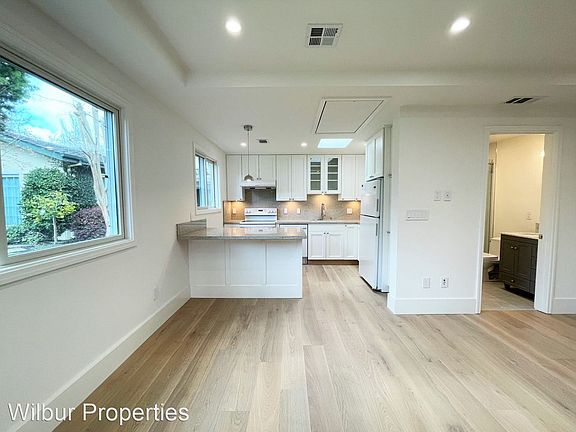 4th image of 1350 Greenwood Ave