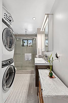 3rd image of 486 Carroll St APT 3L