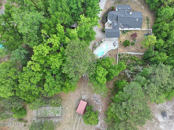 3rd image of 465 Lake Warren Rd