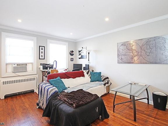 3rd image of 376 Claremont Ave APT 10