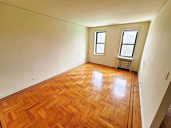 2nd image of 1755 Clay Ave #5G
