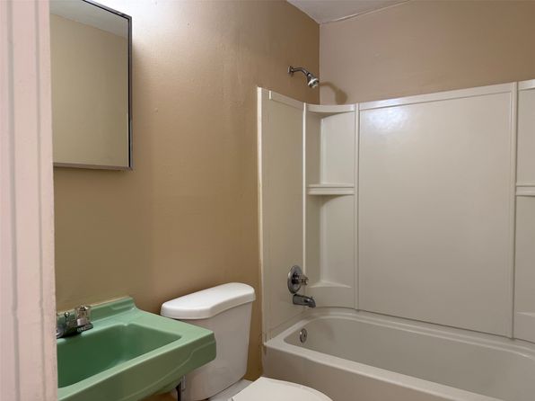 des-moines-iowa-251547870 picture