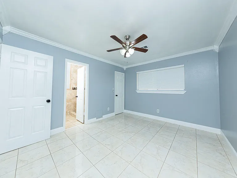 823 Parkhill St — Photo 13