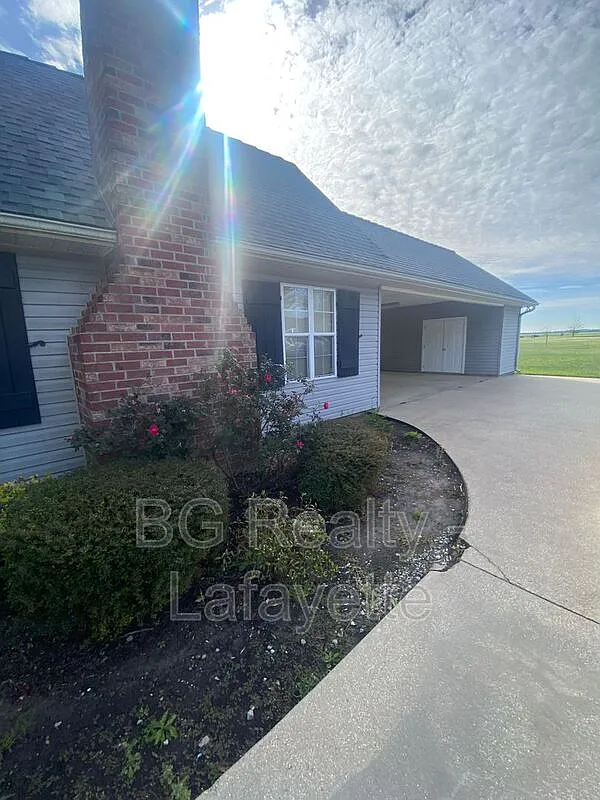 3 bed, 2.5 bath, 2420 sqft, $2,600 — Photo 2