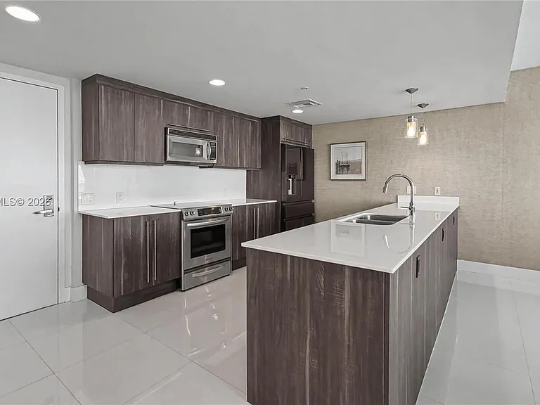 665 NE 25th St #2102 — Photo 9