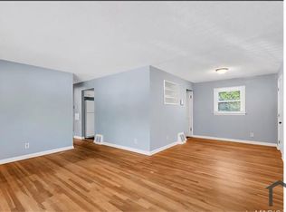 235 Forestwood Dr, Saint Louis, MO 63135