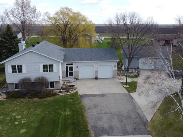 6212 13th St N, Moorhead, MN 56560