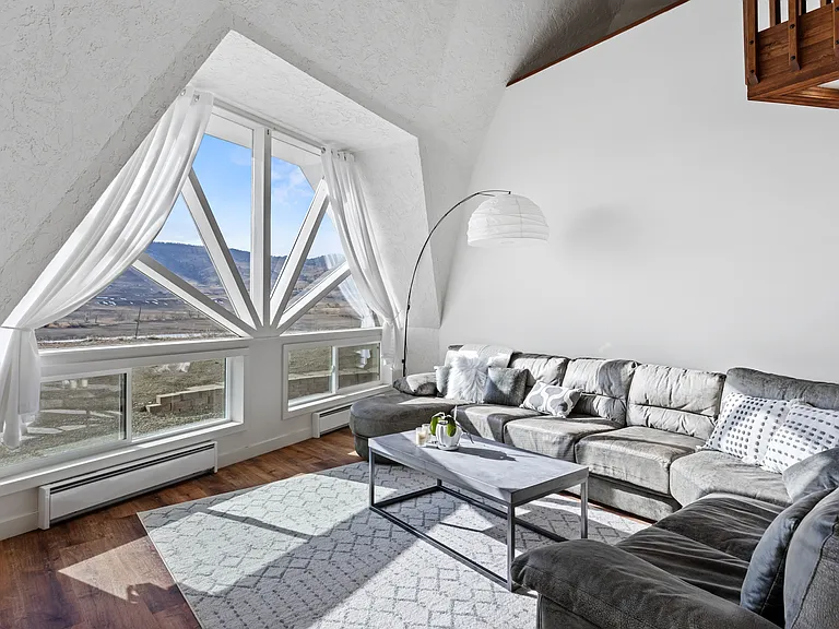 7005 Lake View Point Dr — Photo 2