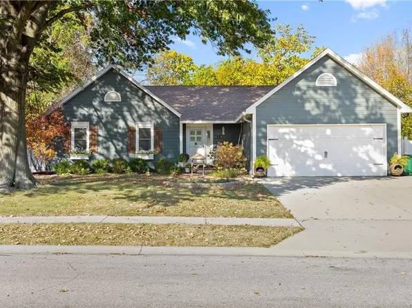 414 NE Bordner Dr, Lees Summit, MO 64086