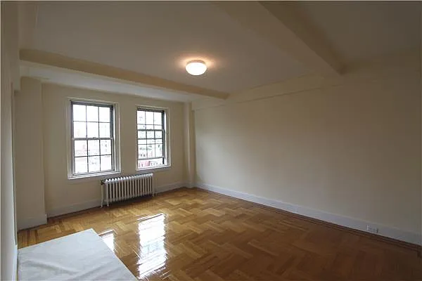Rented by Siderow Residential Group | media 14