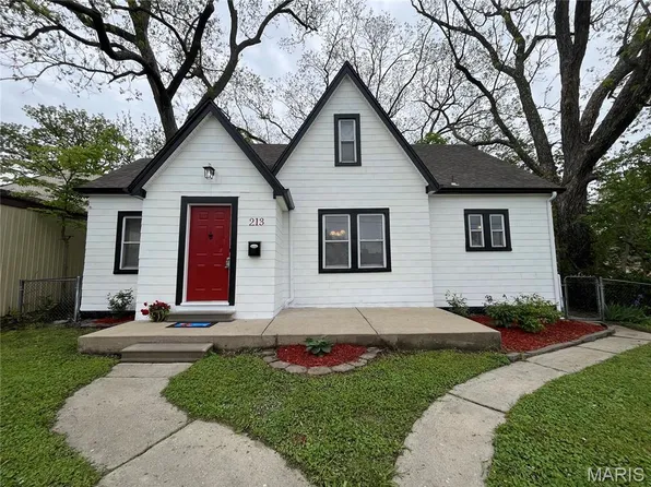 213 W Broadway, Trenton, IL 62293