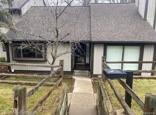 507 Victoria Sq, Brighton, MI 48116