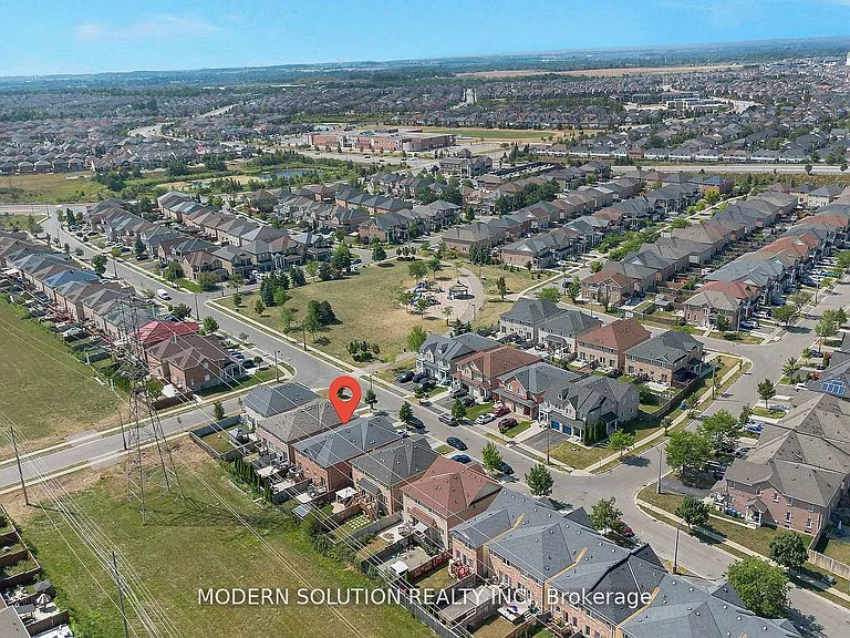 67 Roundstone Dr — Photo 3