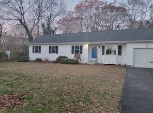 32 Homewood Dr, Hampton Bays, NY 11946