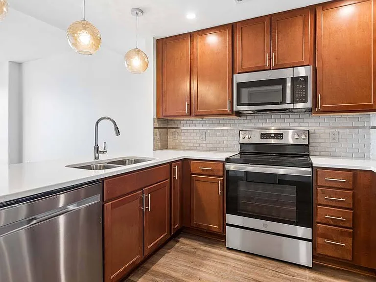 Midtown Crossing Apartments — Photo 118
