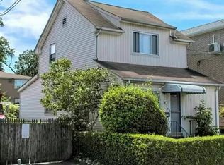 4624 Burling St, Flushing, NY 11355