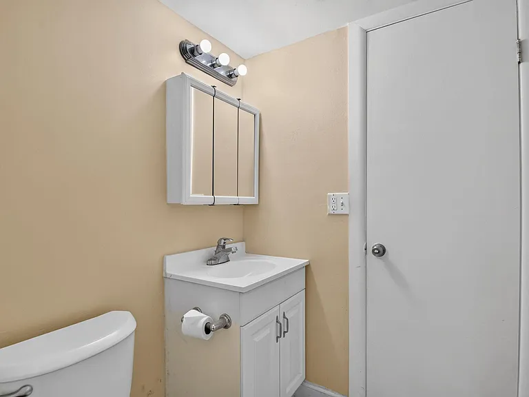 1505 Crescent Cir #B24 — Photo 24