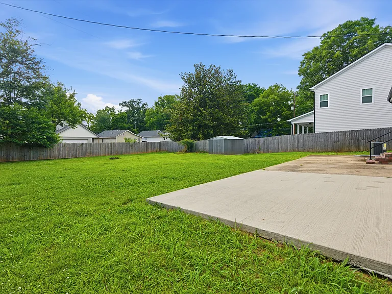 204 Richardson Ave — Photo 24