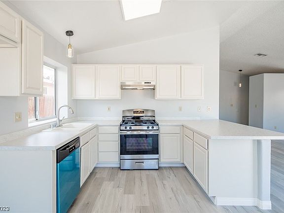 3rd image of 4240 Harris Ave
