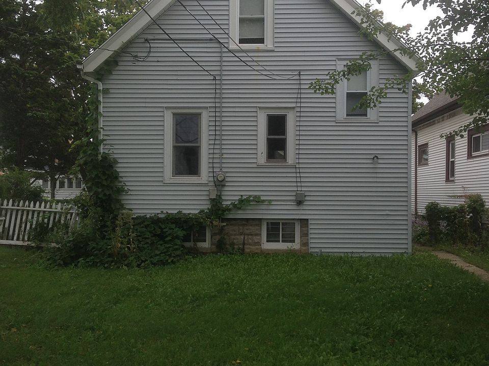 2nd image of 1021 S 74th St