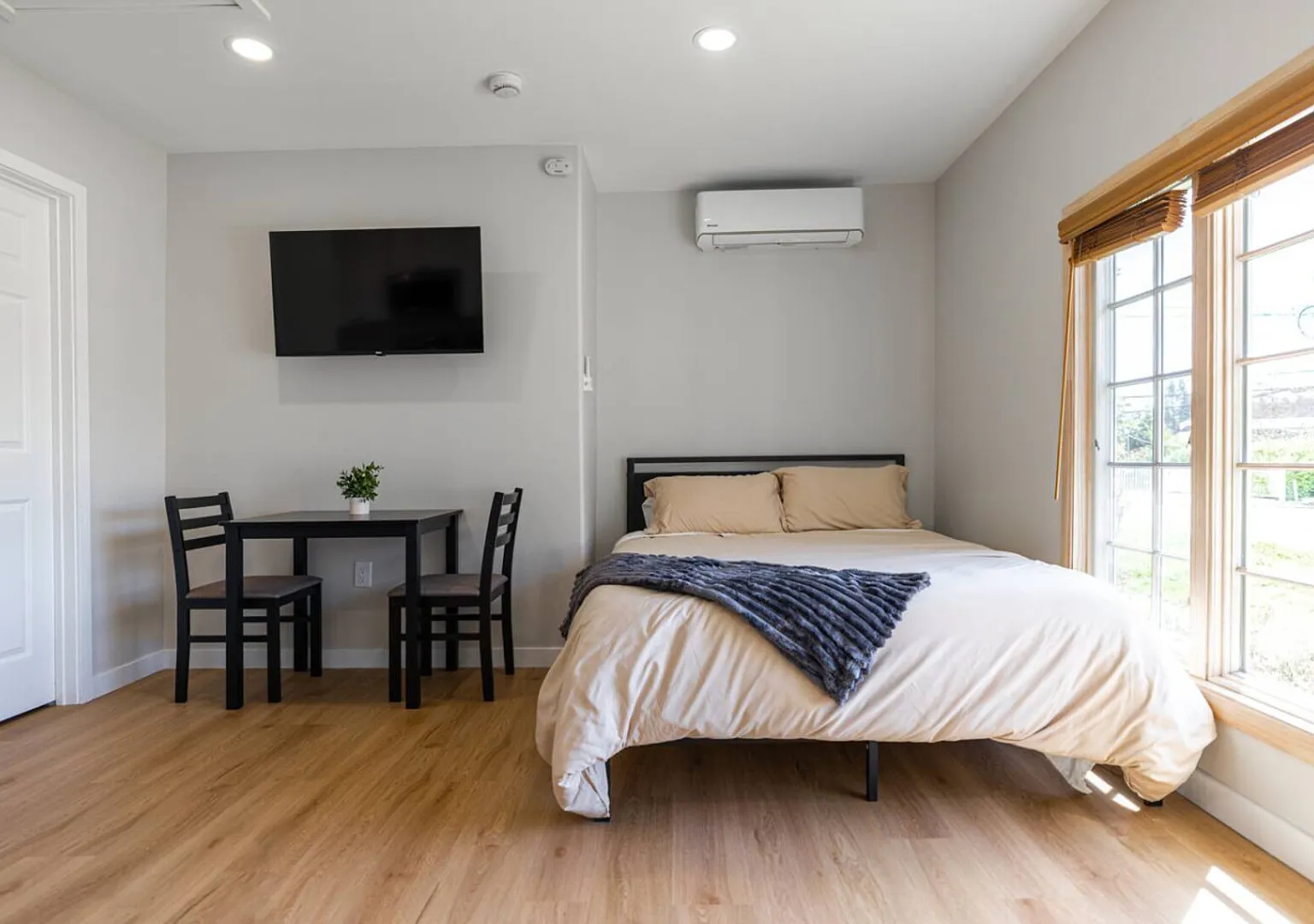Cozy Casa | Bright Modern Suite | Kitchen + W/D — Photo 4