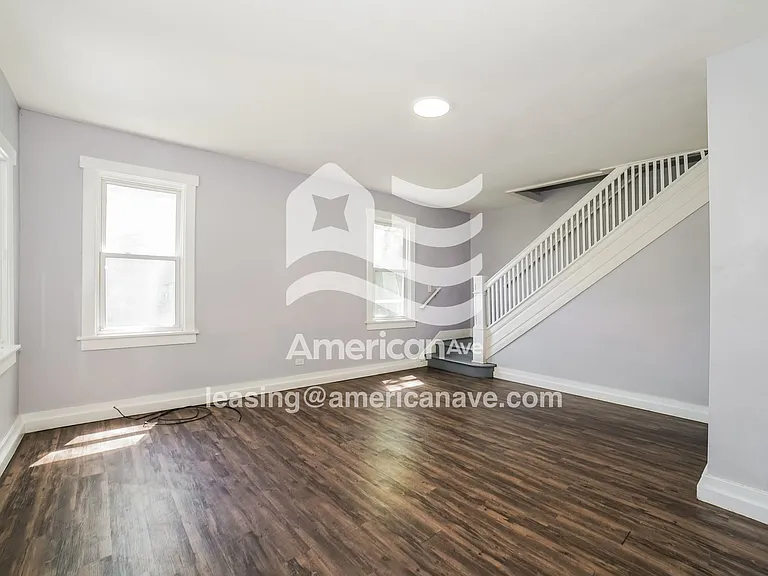 1430008_002_living_room_13752672.jpg