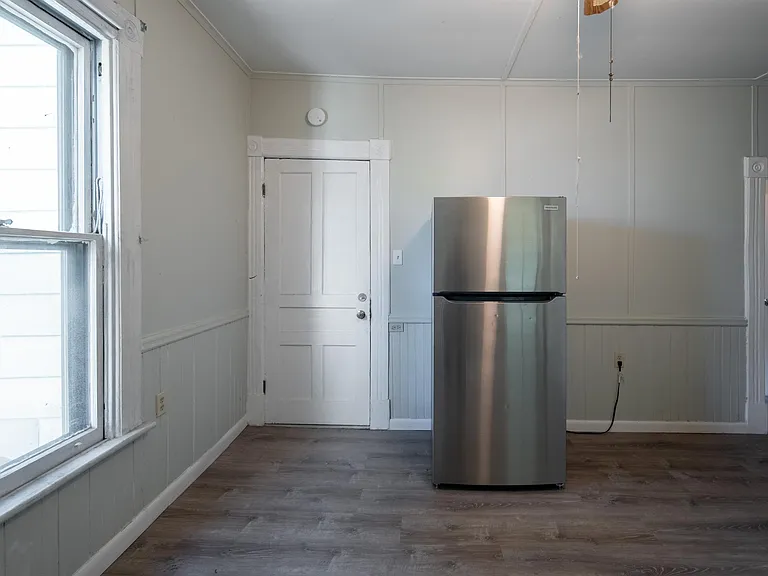 159 Hoosick St #1R — Photo 9