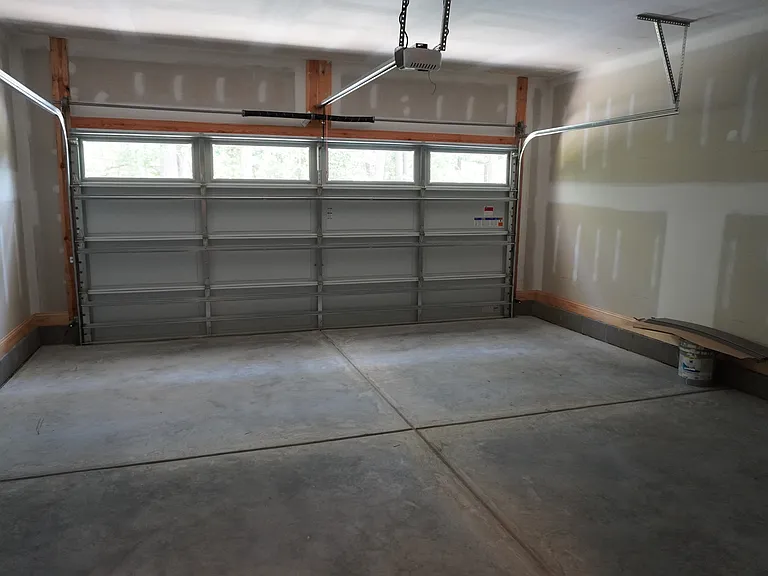 385 Buhmann Dr — Photo 18