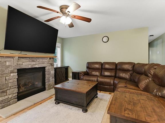 5th image of 13 Bowdoin Drive