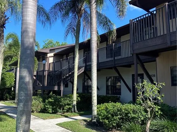 5294 Treetops Dr, Naples, FL