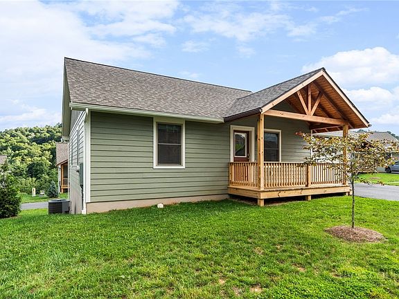 3rd image of 186 Carson Court #77