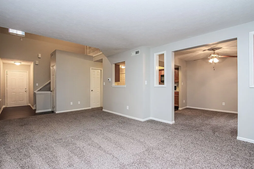 3 bed, 2.5 bath, 1762 sqft, $2,005 — Photo 2