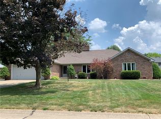 157 Lake Dr, Greenwood, IN
