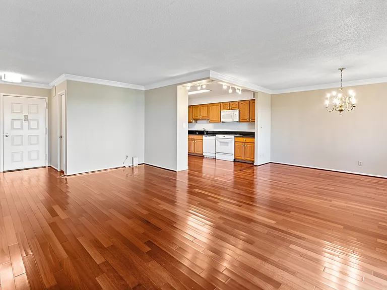 8370 Greensboro Dr #1004 — Photo 5