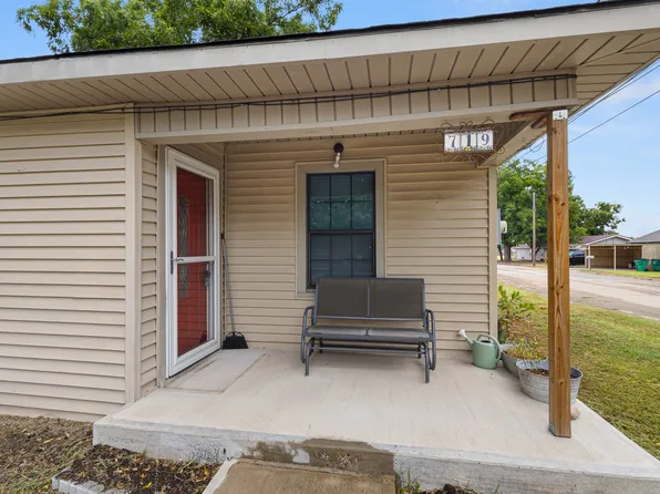 719 Small St, Bowie, TX 76230