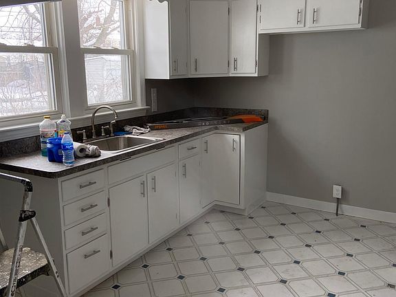 4th image of 26900 Oriole Ave