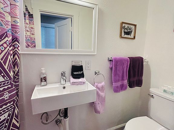 5th image of 1057 7th Ave N #2