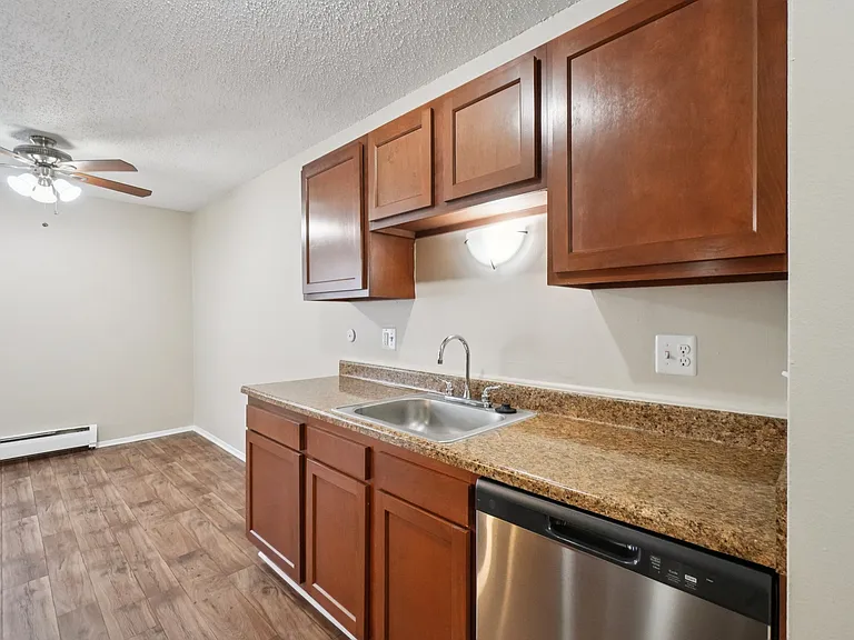 Rochester Square Apartments — Photo 35