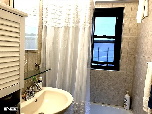 Rented by Citi Habitats | media 12