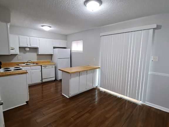 4th image of 686 Hobbs Dr