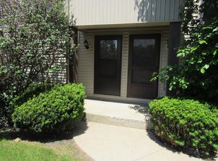 969 Millpond Rd, Valparaiso, IN 46385