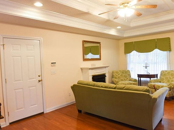 3rd image of 102 Nelly Dr
