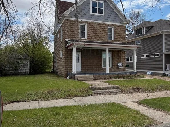 18 1st St NE, Crosby, ND 58730