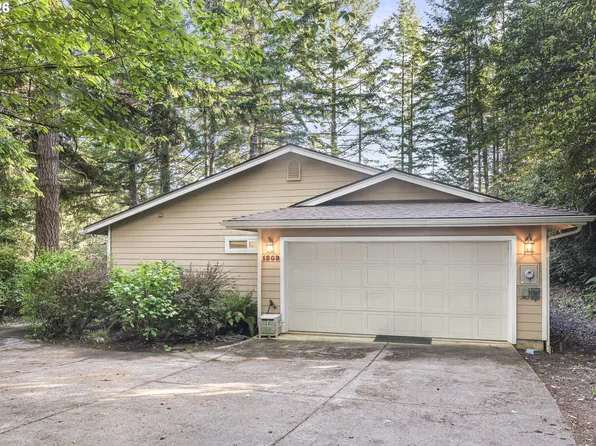1303 Seacrest Ln, Brookings, OR 97415